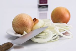 onion, slice, knife-647525.jpg